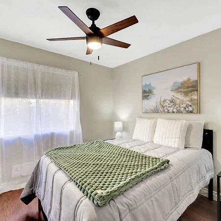 Bright Fun Spacious Home With Pool 라스베이거스 외부 사진