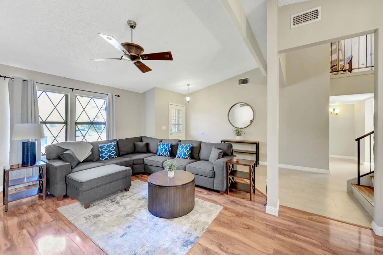 Bright Fun Spacious Home With Pool 라스베이거스 외부 사진