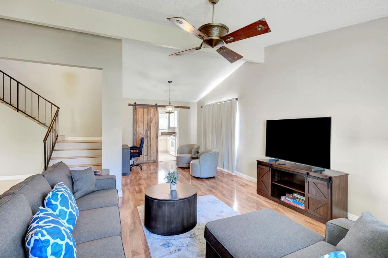 Bright Fun Spacious Home With Pool 라스베이거스 외부 사진